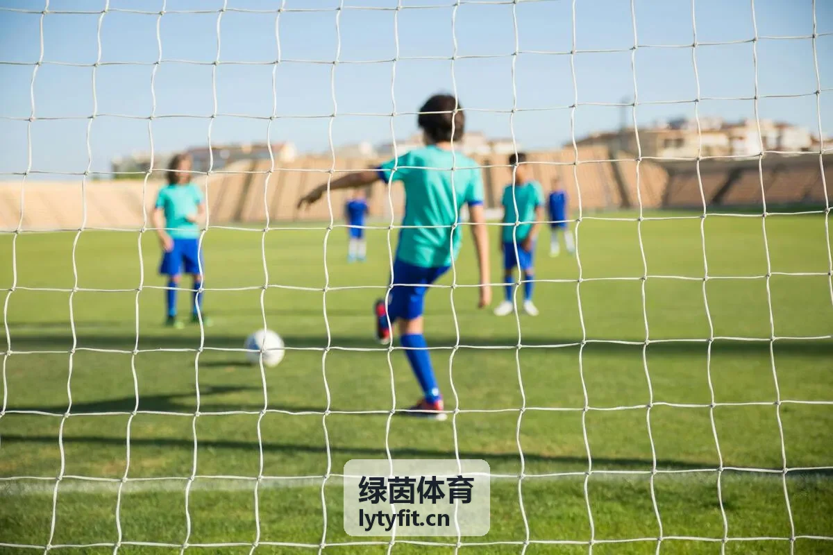 绿茵体育足球运动员专项训练场景